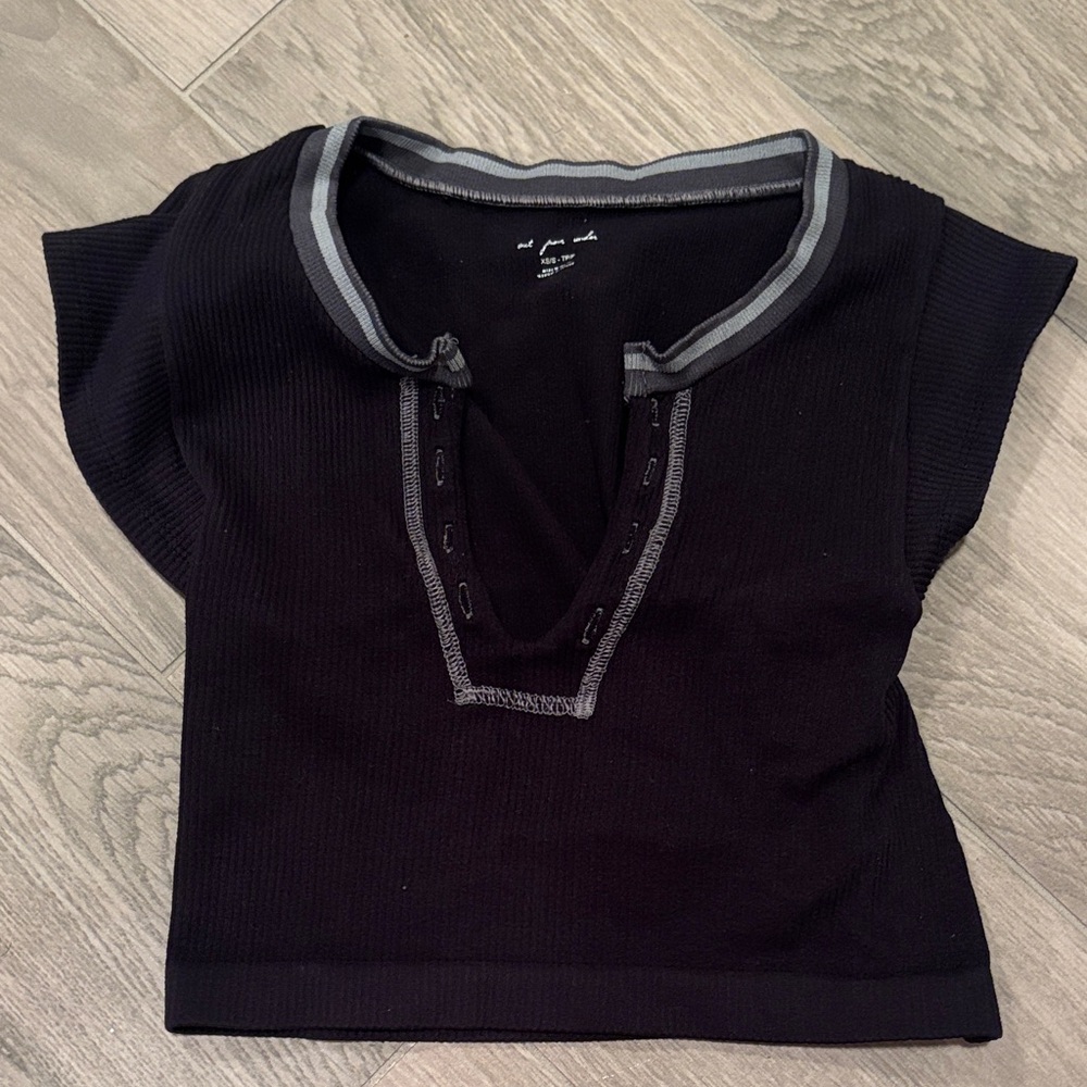 Urban Outfitters Women’s Black and Gray Crop Top Size XS/S